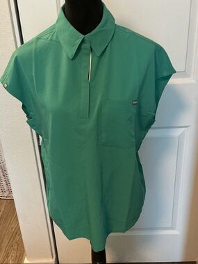 Mediclo Bundle of 2 Green/Blue Collared Cap-Sleeve scrub tops S NWT